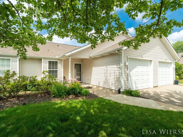 11967 Willow Wood Lane S, Holland, MI 49424
