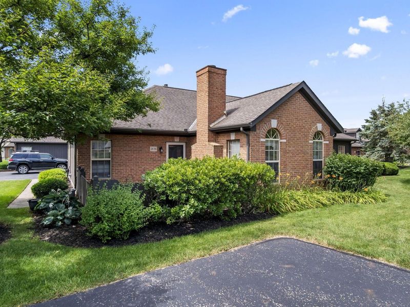 2636 Trottersway Drive, Unit 29, Columbus, OH 43235 Photo 2