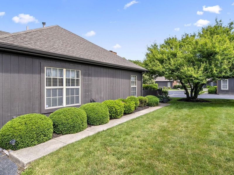 2636 Trottersway Drive, Unit 29, Columbus, OH 43235 Photo 3