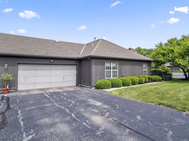 2636 Trottersway Drive, Unit 29, Columbus, OH 43235 Photo 4