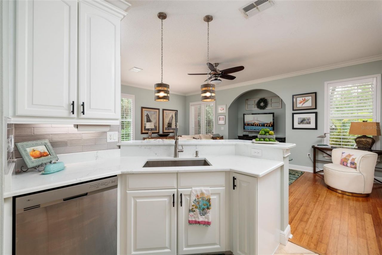 190 Banyan Bay Drive, Saint Petersburg, FL 33705 Photo