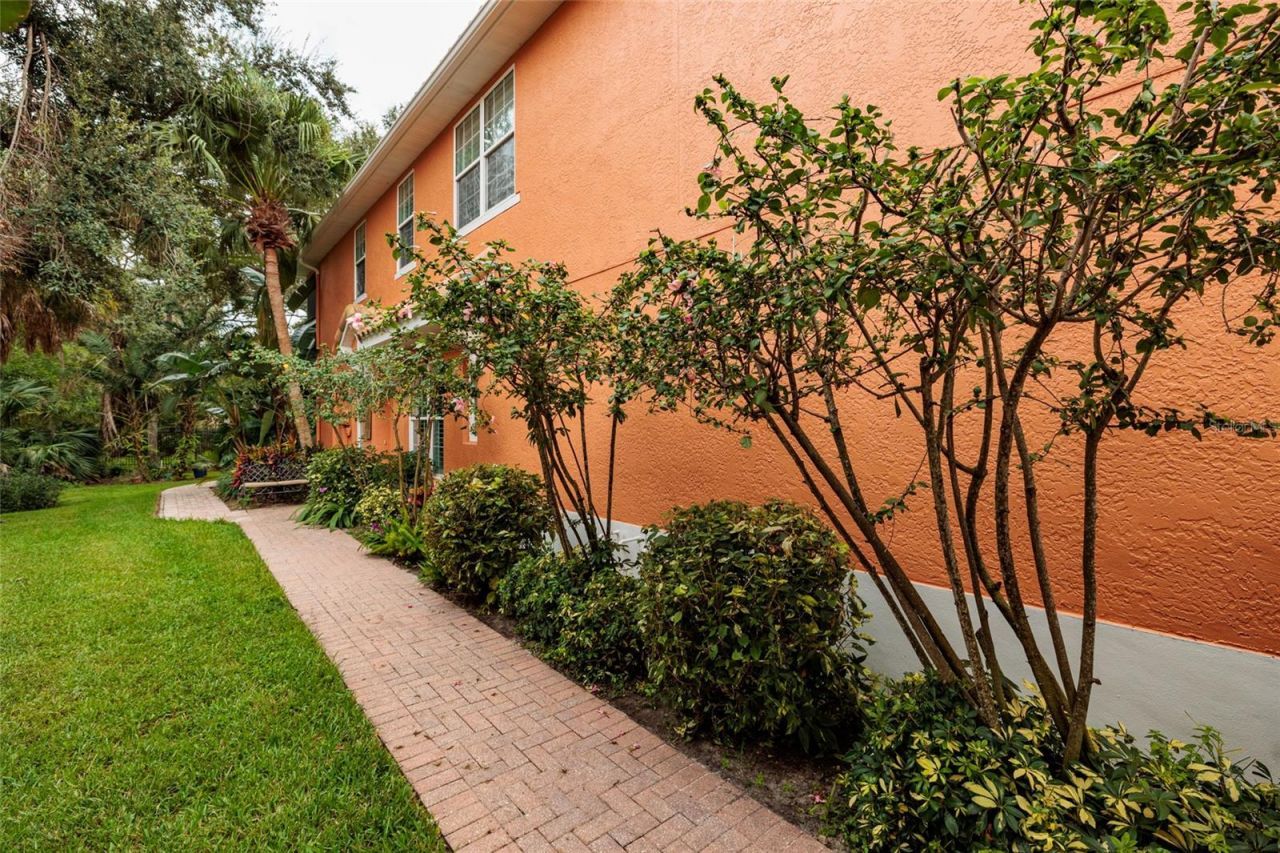 190 Banyan Bay Drive, Saint Petersburg, FL 33705 Photo