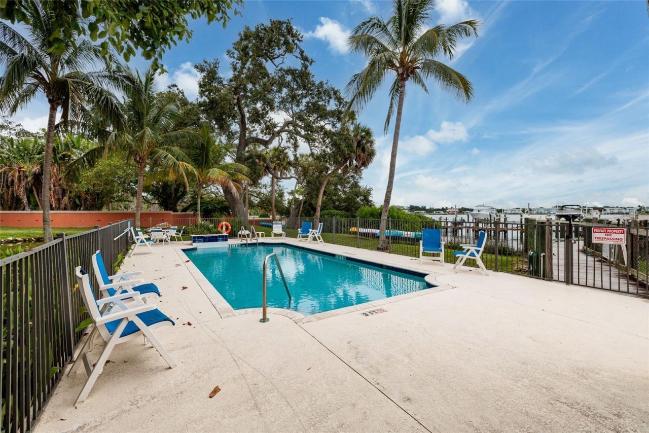 190 Banyan Bay Drive, Saint Petersburg, FL 33705 Photo