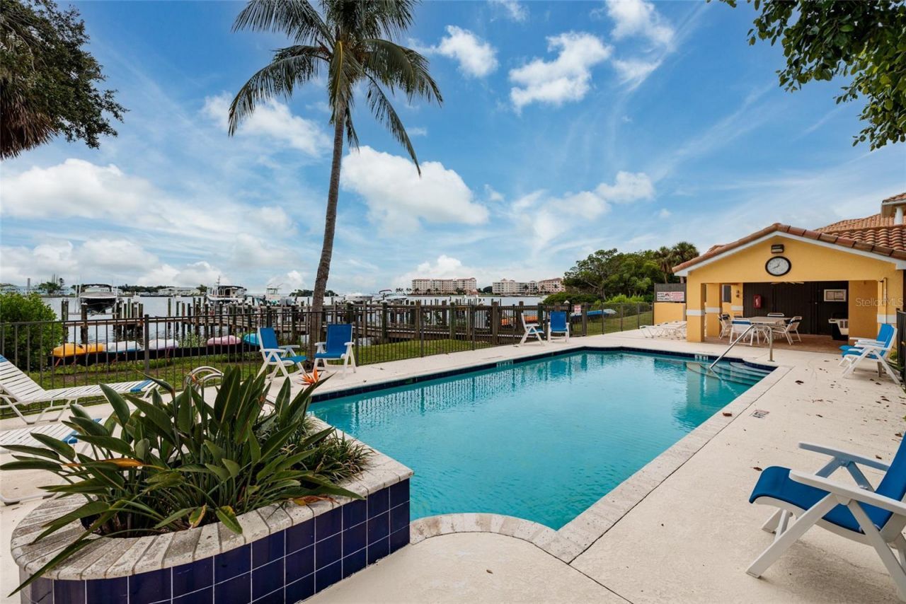 190 Banyan Bay Drive, Saint Petersburg, FL 33705 Photo