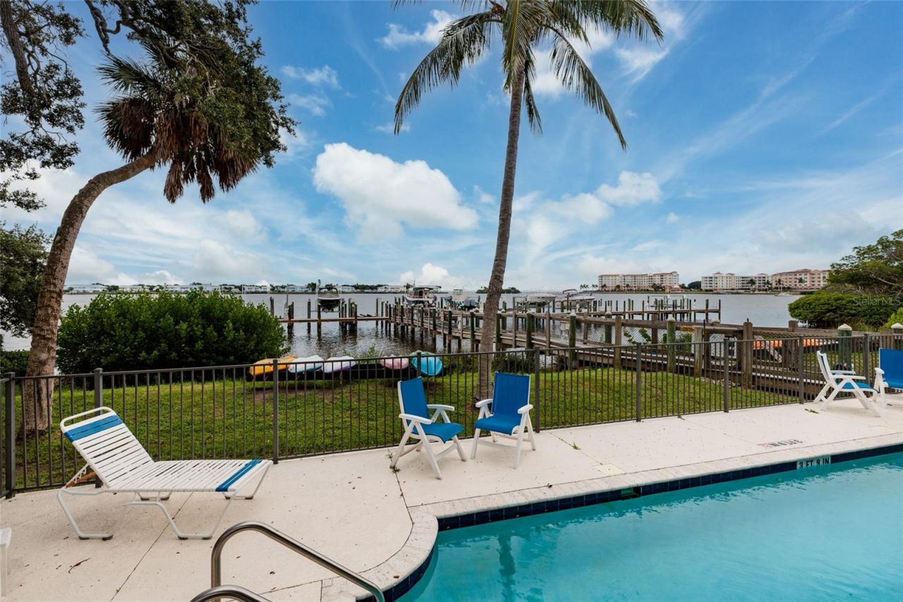 190 Banyan Bay Drive, Saint Petersburg, FL 33705 Photo