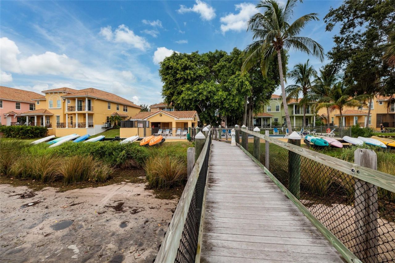 190 Banyan Bay Drive, Saint Petersburg, FL 33705 Photo