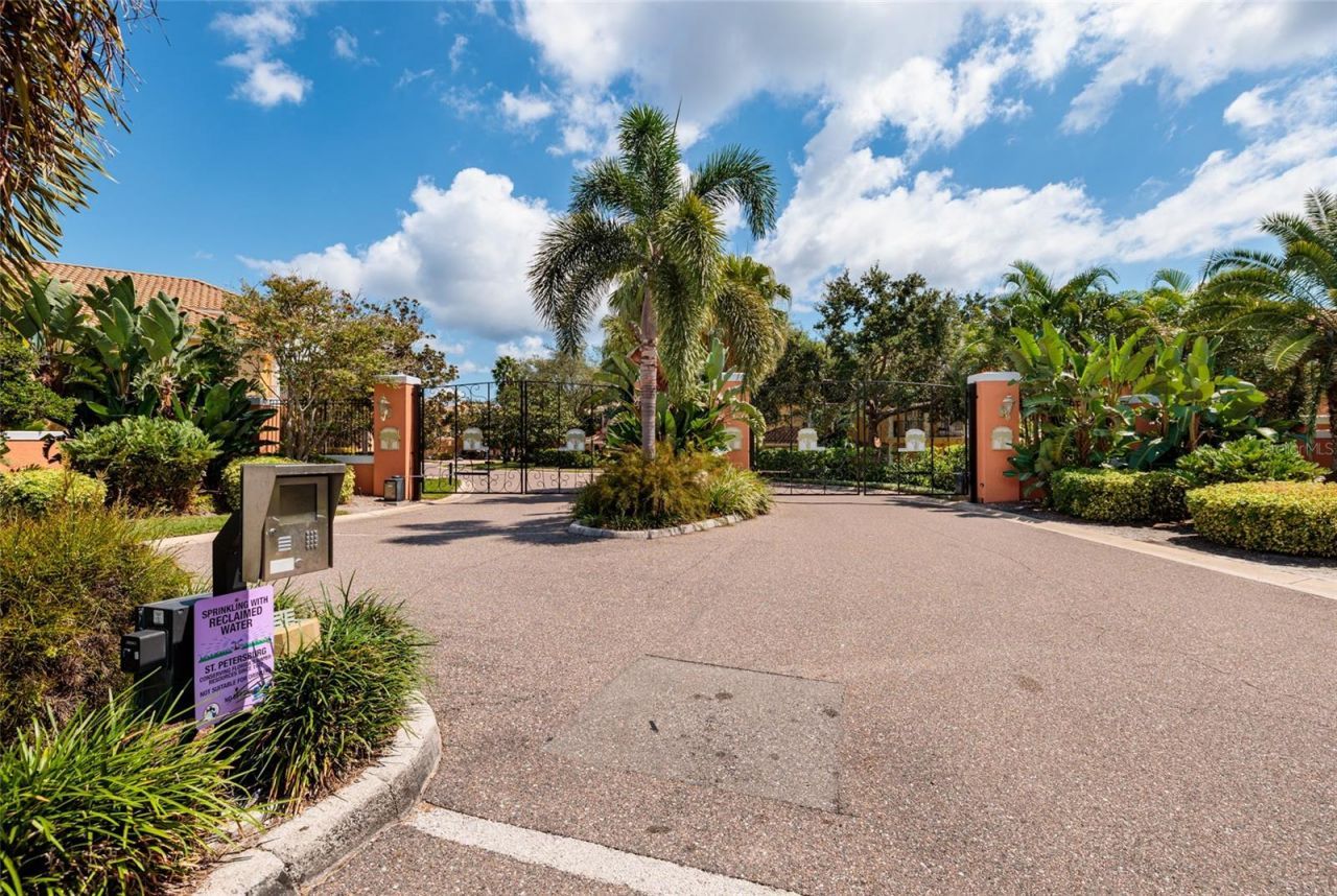 190 Banyan Bay Drive, Saint Petersburg, FL 33705 Photo