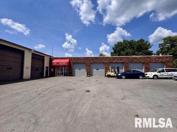 1202 W Dufour Street, Marion, IL 62959