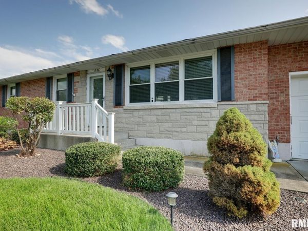 1226 Saint Charles Drive, Quincy, IL 62305