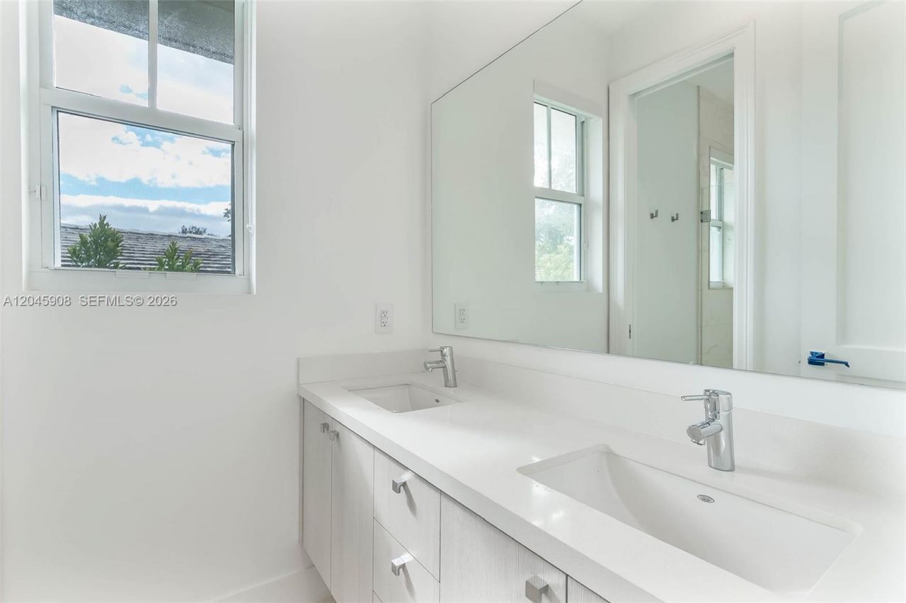 3406 Ponce De Leon Blvd, Coral Gables, FL 33134 Photo