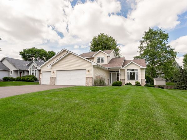 8284 Ashford Road , Woodbury, MN 55125