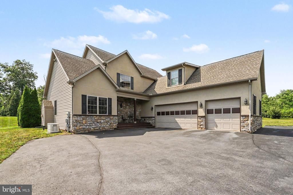 654 OLD QUAKER ROAD, LEWISBERRY, PA 17339