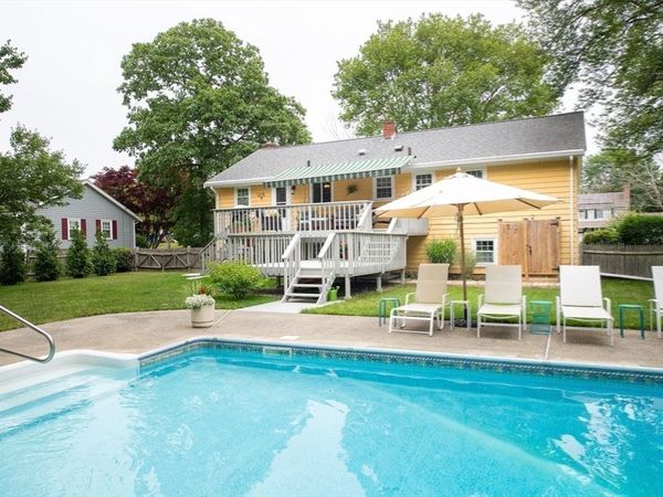12 Brook Drive, Fairhaven, MA 02719