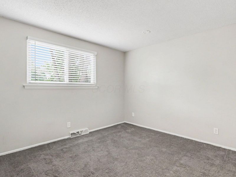 5266 Carbondale Drive, Columbus, OH 43232 Photo 8