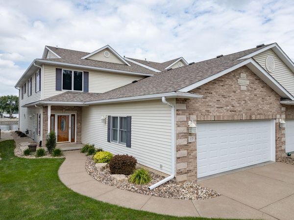 17 Villa Drive, Hampton, IL 61256