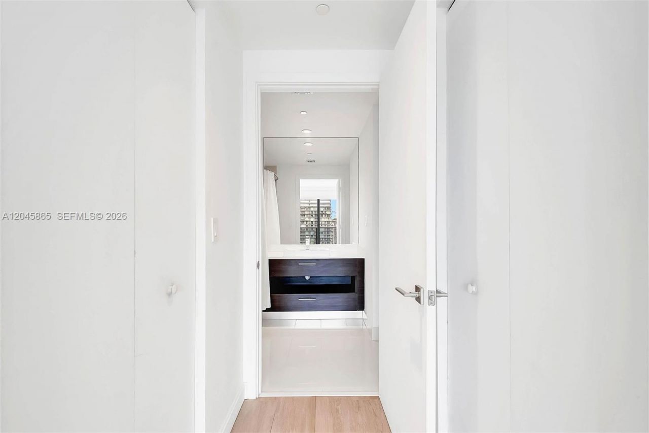 55 SW 9th St , Unit 3104, Miami, FL 33130 Photo