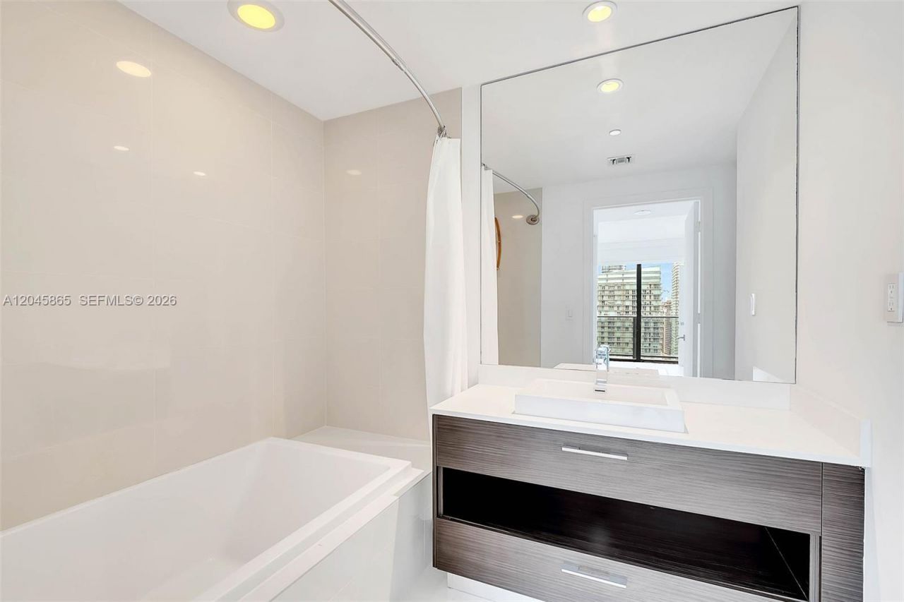 55 SW 9th St , Unit 3104, Miami, FL 33130 Photo