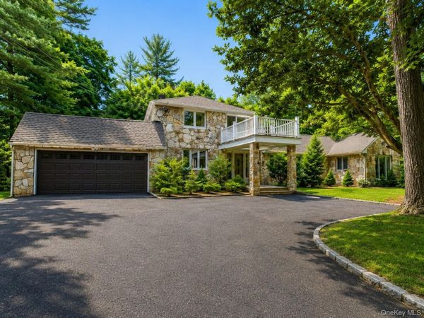32 Valley Road , Old Westbury, NY 11568
