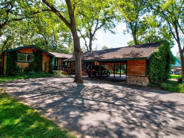 914 Kiowa Drive W, Lake Kiowa, TX 76240