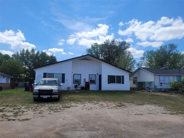 205 2nd Ave, Unit 1 & 2, Smithville, TX 78957