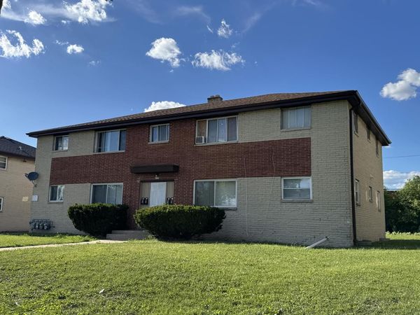 8754 W Carmen AVENUE, Milwaukee, WI 53225