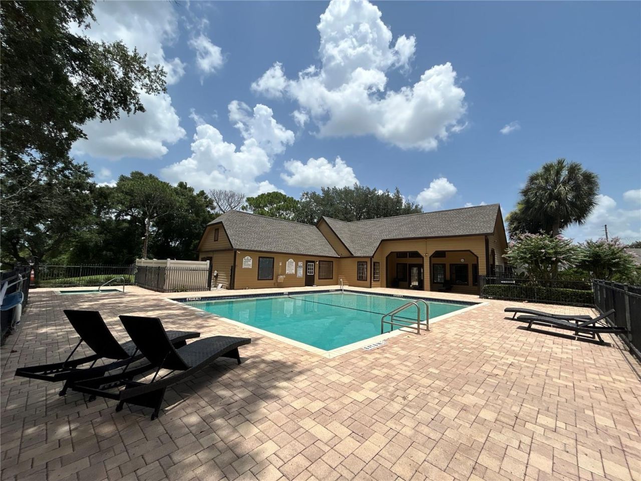 380 Lakepointe Drive, Unit 202, Altamonte Springs, FL 32701 Photo
