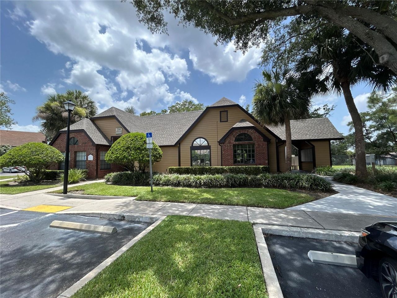 380 Lakepointe Drive, Unit 202, Altamonte Springs, FL 32701 Photo