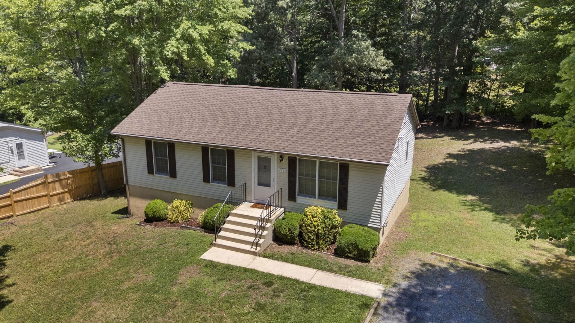 745 WHITE SANDS DRIVE , LUSBY, MD 20657