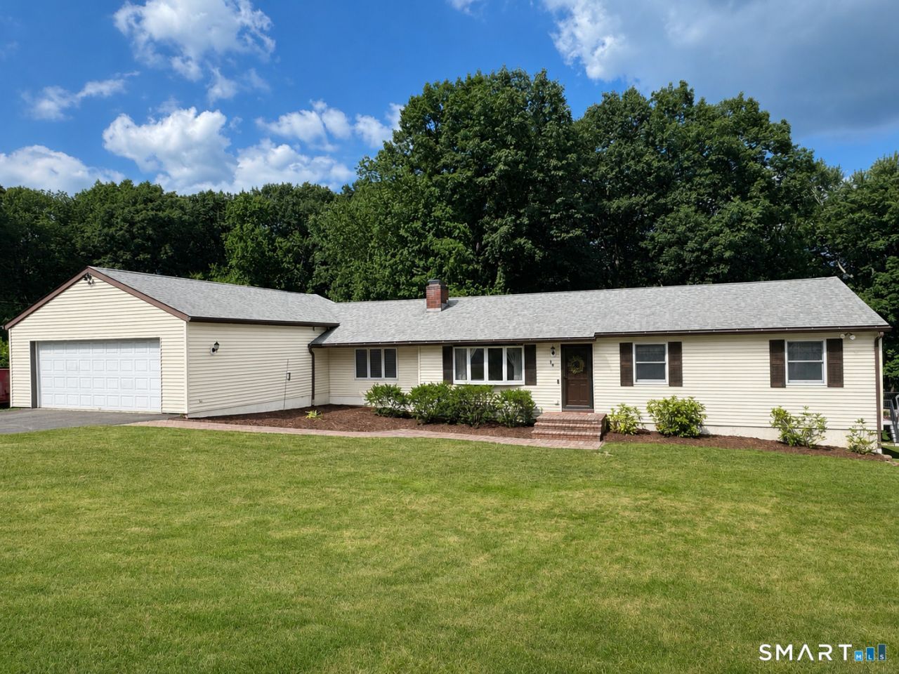 12 Benson, Danbury, CT 06810 Main Photo