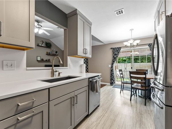 817 SE E Court, Bentonville, AR 72712