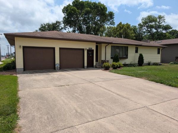 600 8th Street SW, Wells, MN 56097