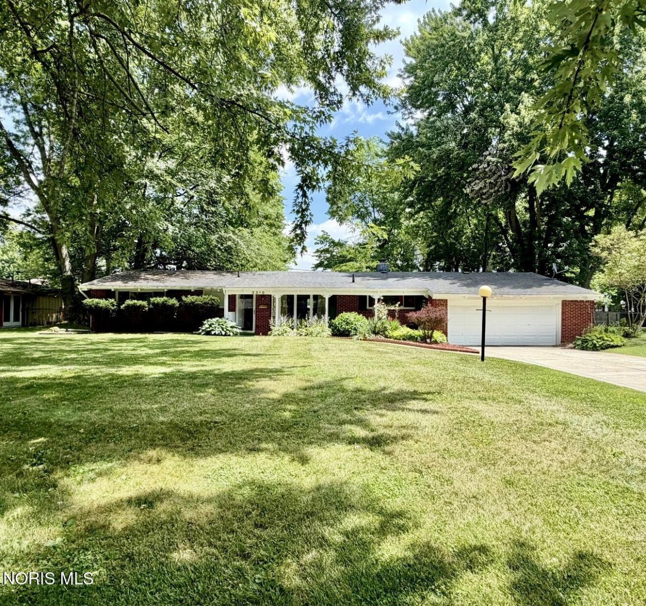 3318 E Lincolnshire Boulevard, Toledo, OH 43606 Main Photo