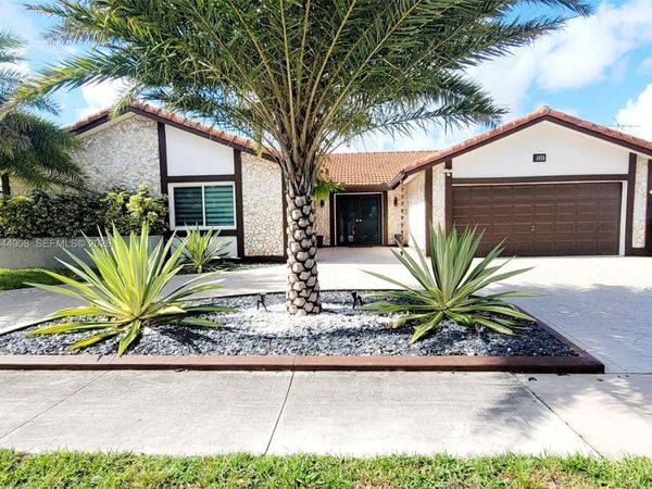 6324 NW 201st Ln , Hialeah, FL 33015