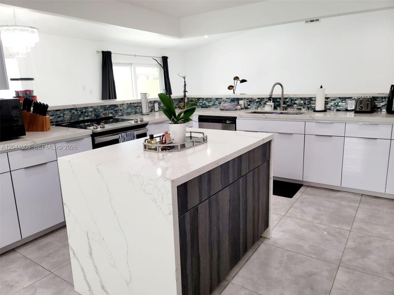 6324 NW 201st Ln , Hialeah, FL 33015 Photo