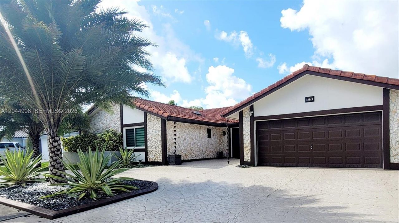 6324 NW 201st Ln , Hialeah, FL 33015 Photo