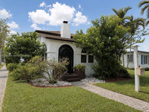 1700 Dewey St , Hollywood, FL 33020