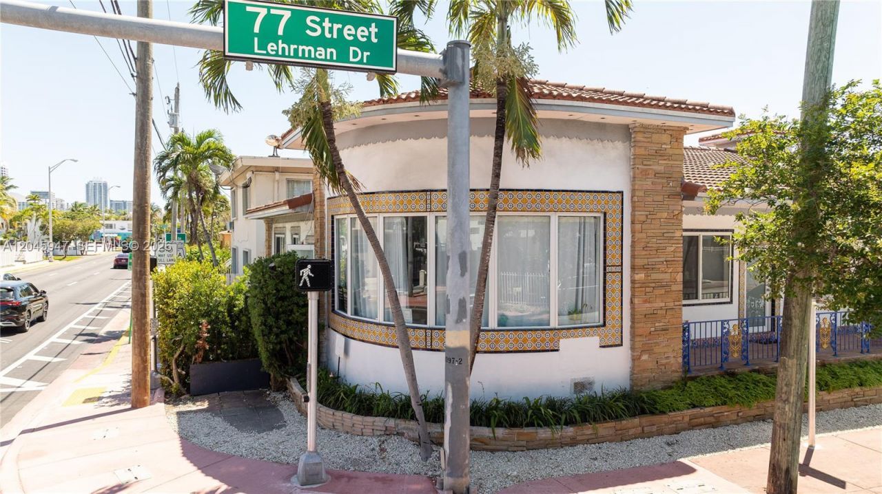 7640 Harding Ave, Miami Beach, FL 33141 Photo