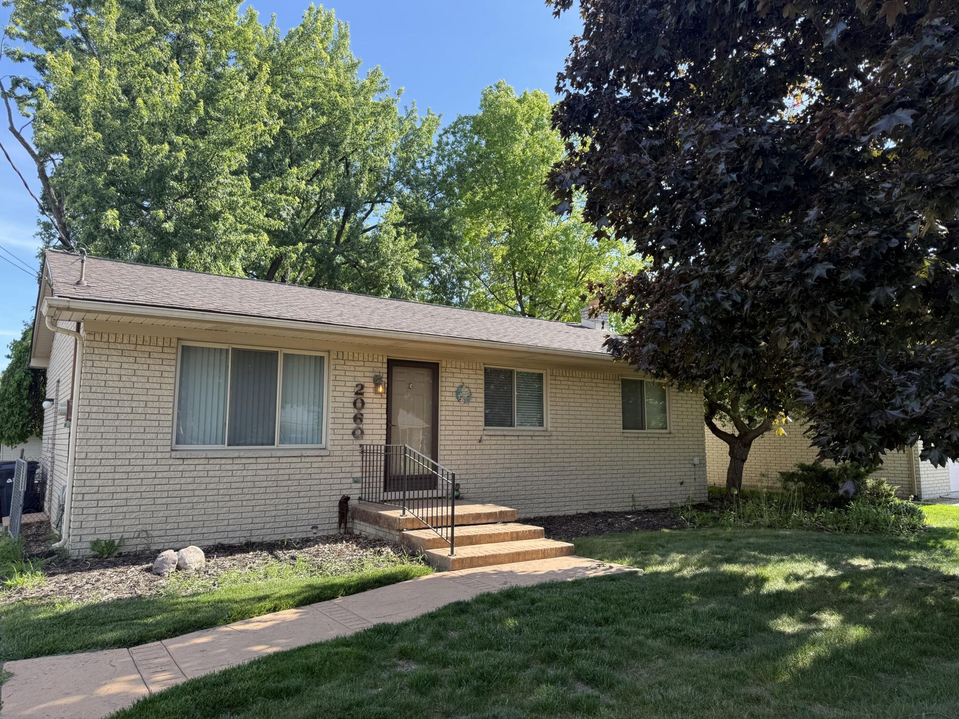 2060 Oakcrest Road, Sterling Heights, MI 48310 Main Photo