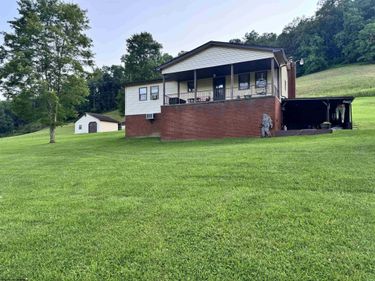 835 Morgantown Avenue, Newburg, WV 26410