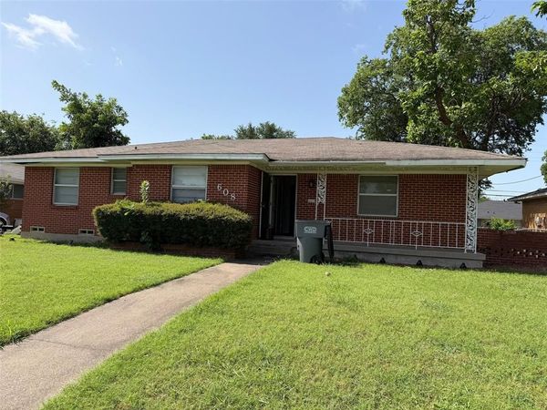 608 Donlee Road , Lancaster, TX 75134