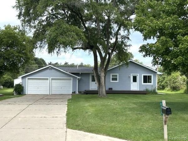 8475 Bridge Lake Road, Springfield Twp, MI 48348