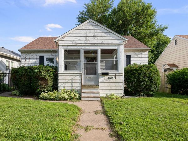 2423 W Locust Street , Davenport, IA 52804