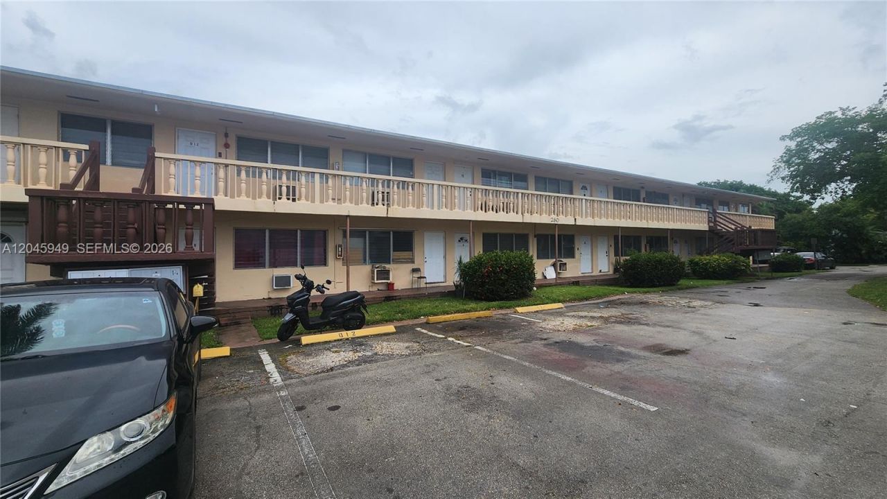 280 SW 11th Ave, Unit 5, Hallandale Beach, FL 33009 Photo