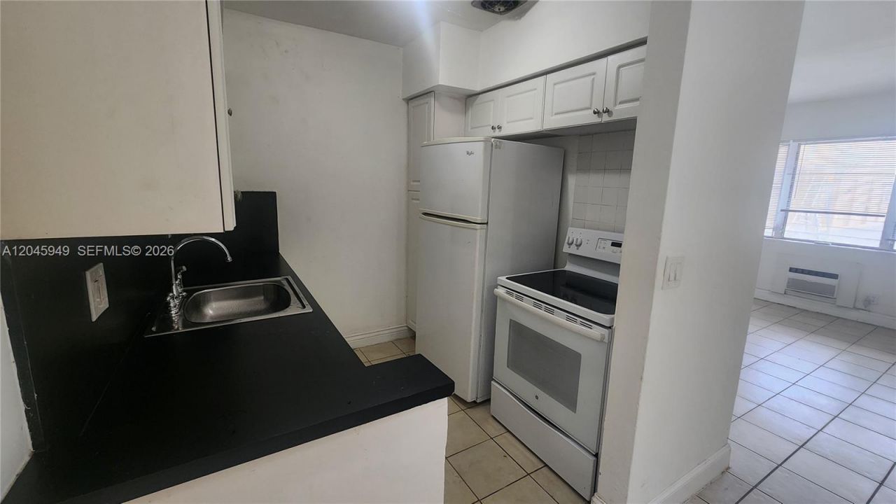 280 SW 11th Ave, Unit 5, Hallandale Beach, FL 33009 Photo