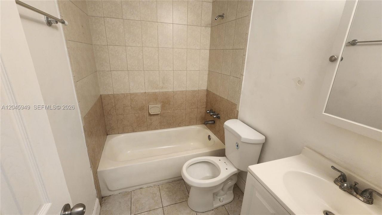 280 SW 11th Ave, Unit 5, Hallandale Beach, FL 33009 Photo