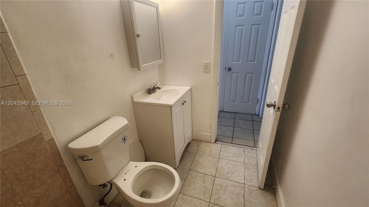 280 SW 11th Ave, Unit 5, Hallandale Beach, FL 33009 Photo