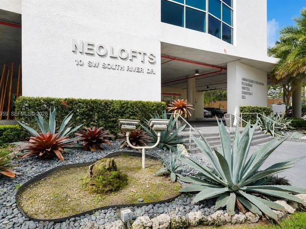 10 SW South River Dr , Unit 1708, Miami, FL 33130