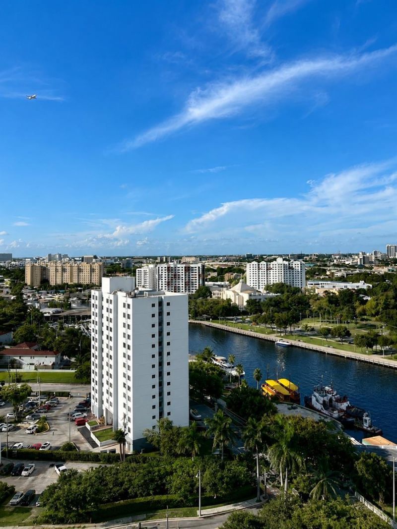 10 SW South River Dr , Unit 1708, Miami, FL 33130 Photo