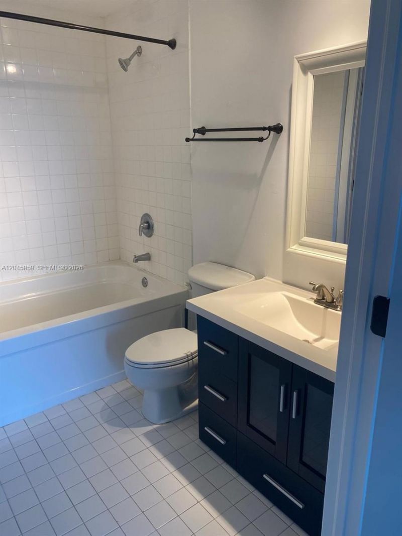 10 SW South River Dr , Unit 1708, Miami, FL 33130 Photo
