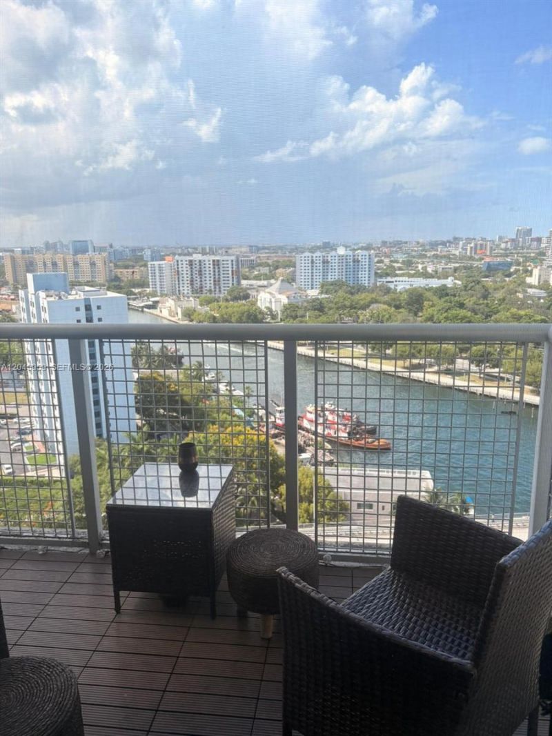 10 SW South River Dr , Unit 1708, Miami, FL 33130 Photo